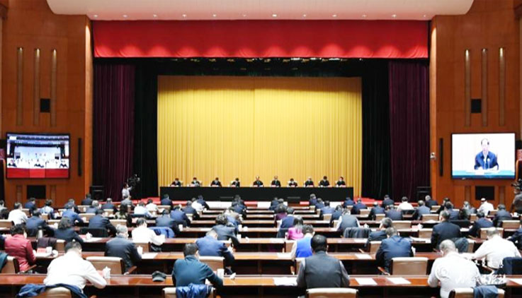 Li Qiang 경제 상황에서 전문가와 메이저 놀이터가의 심포지엄을 주재했습니다